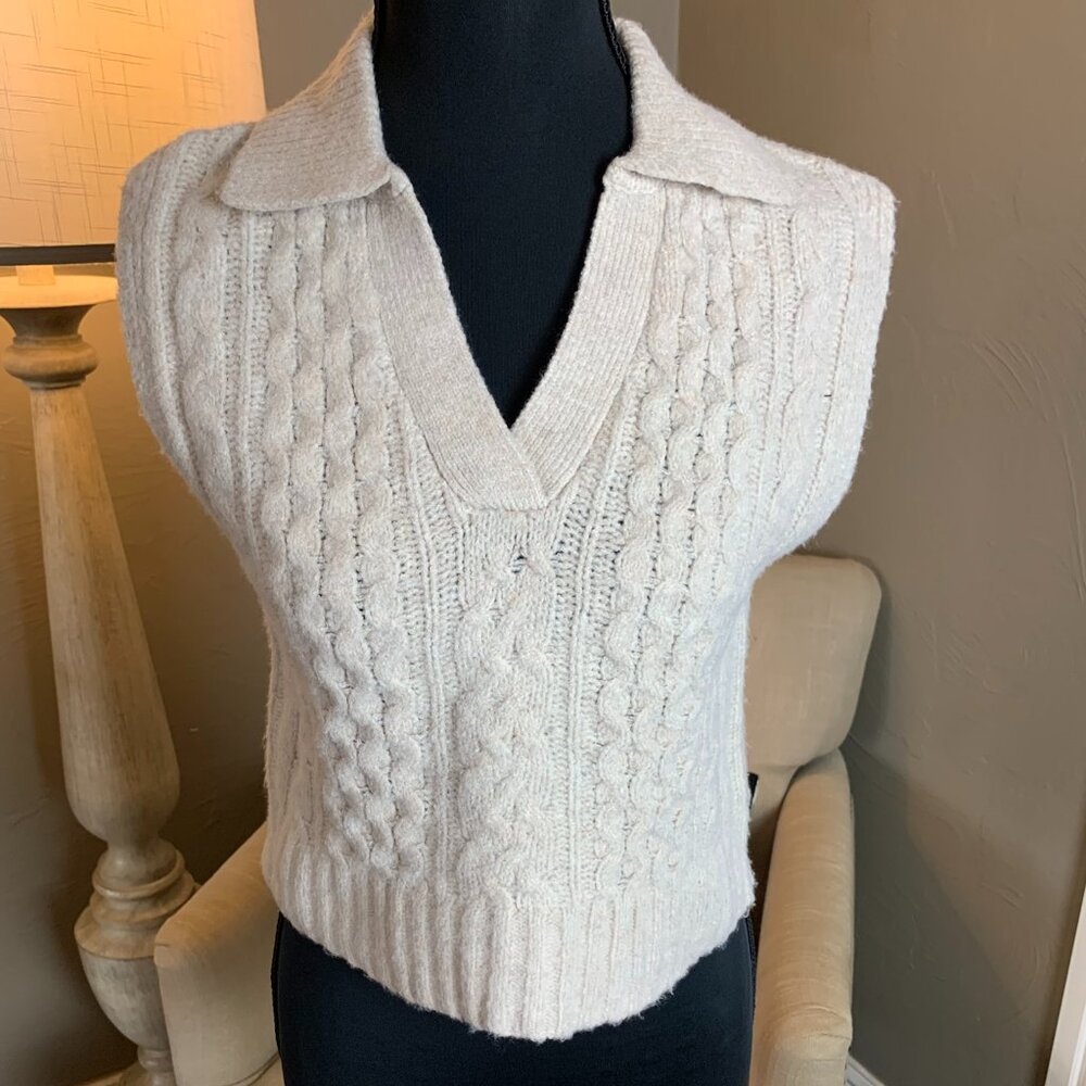 Womens Pink Rose Cream Cable Knit V-Neck Sleeveless Sweater, Size XS